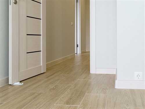 Напольные покрытия — выбираем между ламинатом и линолеумом для вашего дома