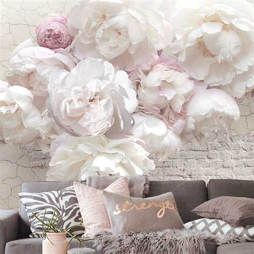 Идеальное сочетание — настенные покрытия обои розовые с белыми шторами создают атмосферу романтики и уюта в вашем интерьере