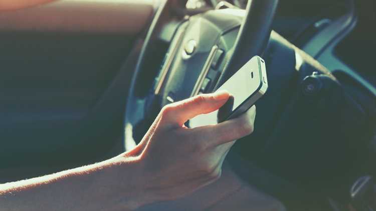 Новые штрафы за разговор по телефону за рулем в РФ