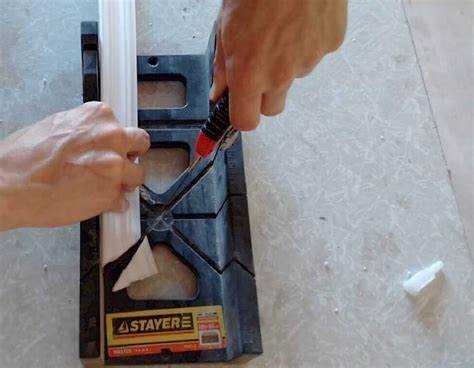 Лучшие инструменты для резки пластикового плинтуса